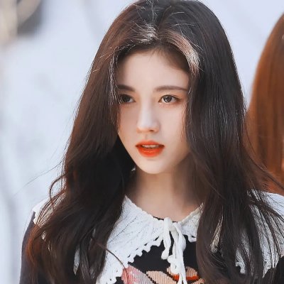 小姑娘艾萝依